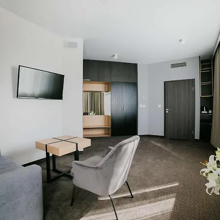 Hotel East 4*