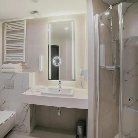 East Hotell 4*