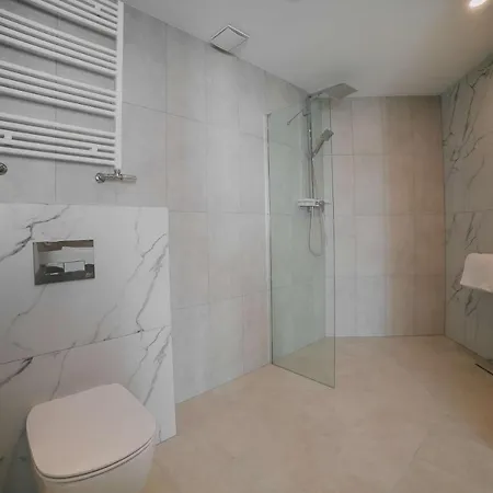 Ξενοδοχείο East 4*