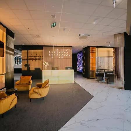 Hotel East 4*