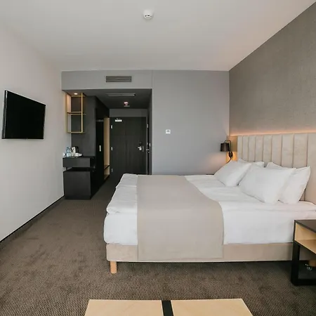 East Hotel 4*
