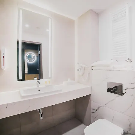 Hotel East 4*